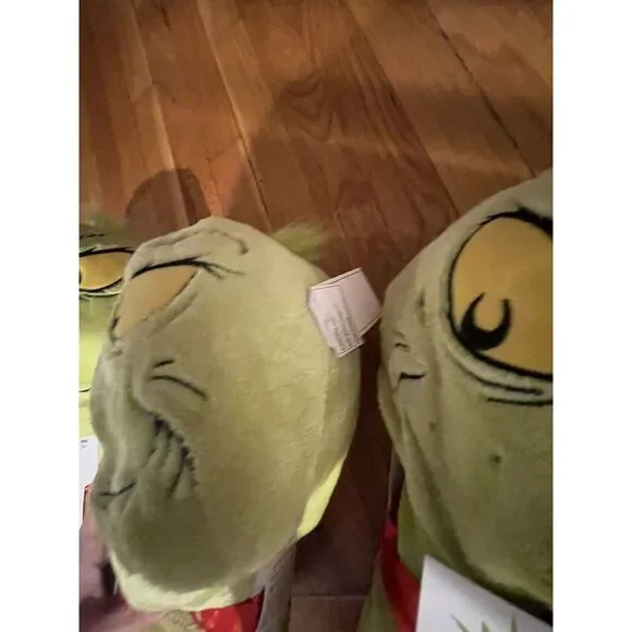 Lot Of 3 Brand New The Grinch Hooded Throws 30x50 Dr. Seuss Hand Pockets Soft - Picture 4 of 6